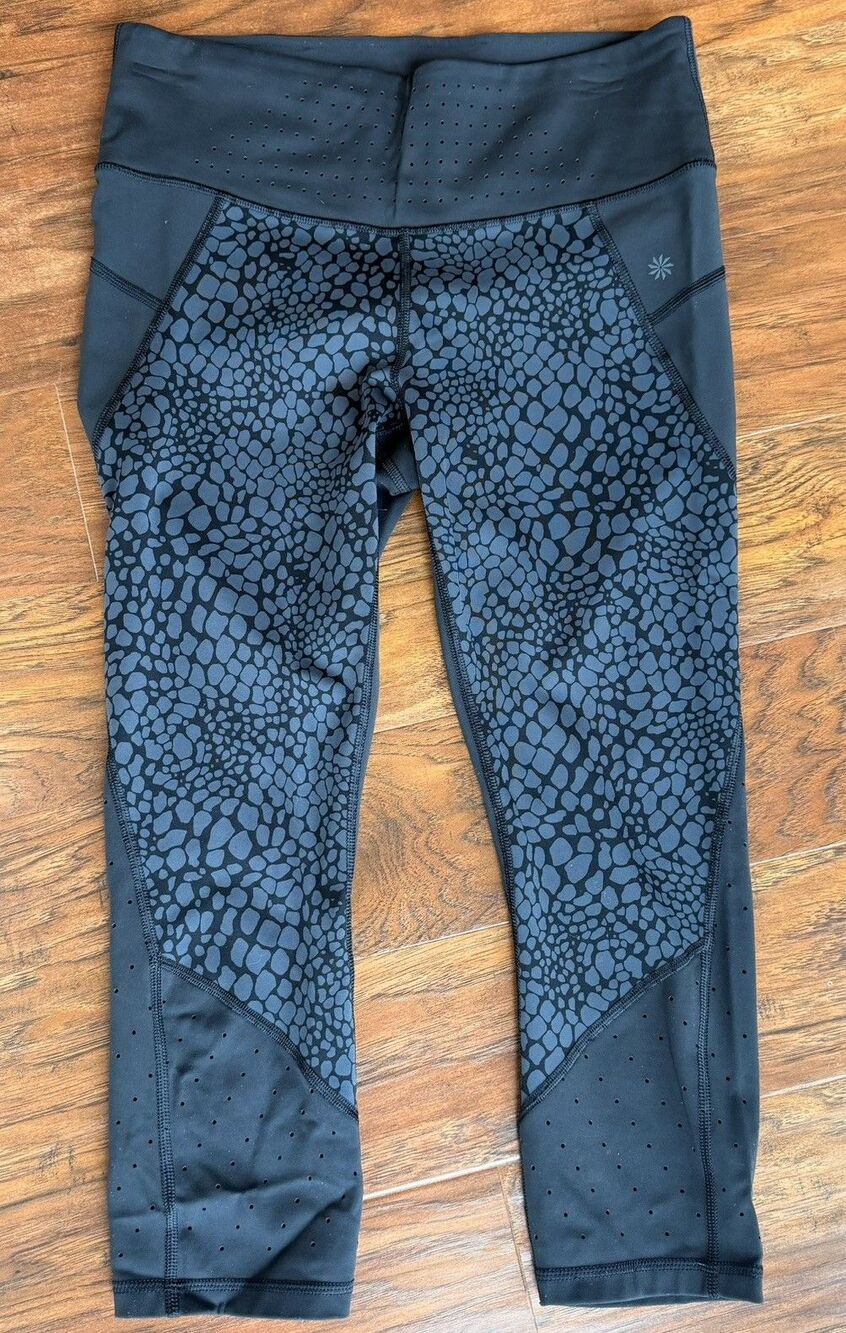 ATHLETA Trucool Crocodile Black Gray Legging Capri Pant Perforated Women’s M